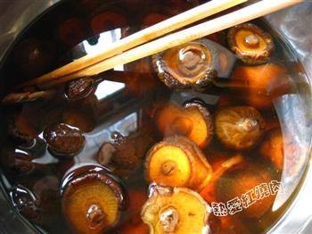 香菇炖带鱼怎么做，香菇炖带鱼怎么做好吃，香菇炖带鱼做法