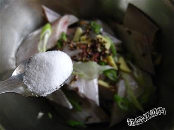 香菇炖带鱼怎么做，香菇炖带鱼怎么做好吃，香菇炖带鱼做法