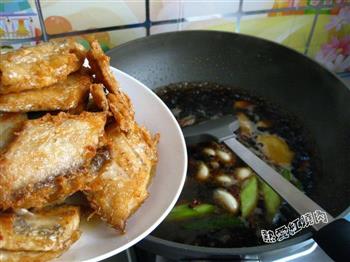 香菇炖带鱼怎么做，香菇炖带鱼怎么做好吃，香菇炖带鱼做法