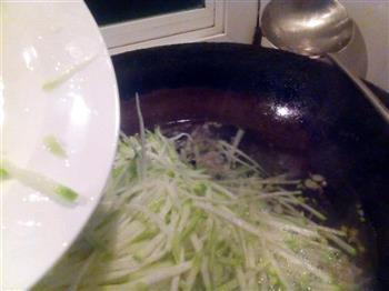 萝卜丝牛肉丸子汤怎么做，萝卜丝牛肉丸子汤怎么做好吃，萝卜丝牛肉丸子汤做法