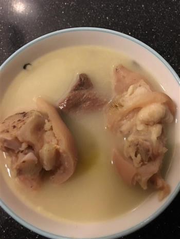 咸鸡猪蹄土豆汤怎么做，咸鸡猪蹄土豆汤怎么做好吃，咸鸡猪蹄土豆汤做法