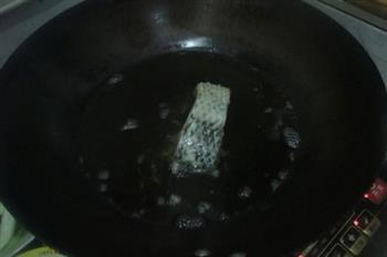 酸辣侉炖鱼怎么做，酸辣侉炖鱼怎么做好吃，酸辣侉炖鱼做法