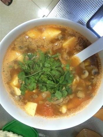 西红柿口蘑虾豆腐汤怎么做，西红柿口蘑虾豆腐汤怎么做好吃，西红柿口蘑虾豆腐汤做法