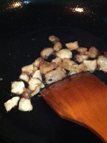 鱿鱼炒肉怎么做，鱿鱼炒肉怎么做好吃，鱿鱼炒肉做法