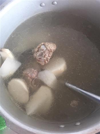 芋头萝卜排骨汤怎么做，芋头萝卜排骨汤怎么做好吃，芋头萝卜排骨汤做法