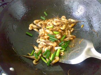 黑椒酱炒河虾怎么做，黑椒酱炒河虾怎么做好吃，黑椒酱炒河虾做法
