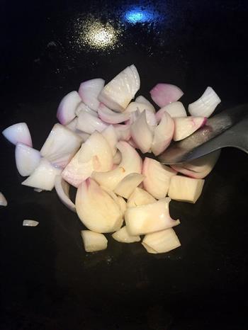 蕃茄洋葱牛尾汤怎么做，蕃茄洋葱牛尾汤怎么做好吃，蕃茄洋葱牛尾汤做法