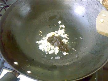 黑椒酱炒河虾怎么做，黑椒酱炒河虾怎么做好吃，黑椒酱炒河虾做法