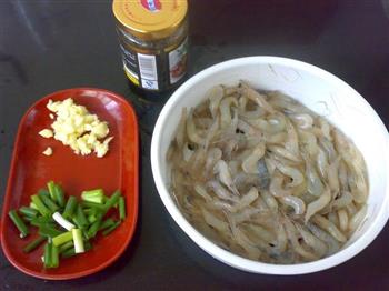 黑椒酱炒河虾怎么做，黑椒酱炒河虾怎么做好吃，黑椒酱炒河虾做法