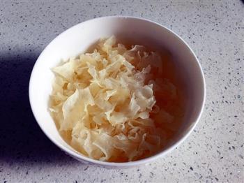 红枣桂圆枸杞银耳汤怎么做，红枣桂圆枸杞银耳汤怎么做好吃，红枣桂圆枸杞银耳汤做法