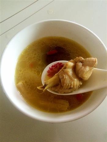 竹荪香菇炖鸡汤怎么做，竹荪香菇炖鸡汤怎么做好吃，竹荪香菇炖鸡汤做法