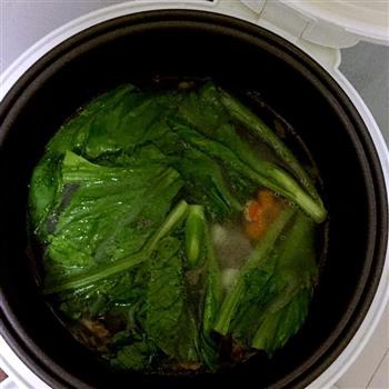 电饭锅版骨头蔬菜汤怎么做，电饭锅版骨头蔬菜汤怎么做好吃，电饭锅版骨头蔬菜汤做法