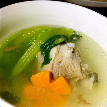 电饭锅版骨头蔬菜汤怎么做，电饭锅版骨头蔬菜汤怎么做好吃，电饭锅版骨头蔬菜汤做法