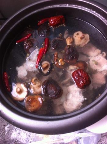 香菇冬瓜炖排骨怎么做，香菇冬瓜炖排骨怎么做好吃，香菇冬瓜炖排骨做法