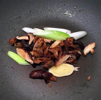 冬菇鸡汤怎么做，冬菇鸡汤怎么做好吃，冬菇鸡汤做法