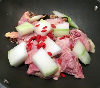 冬菇鸡汤怎么做，冬菇鸡汤怎么做好吃，冬菇鸡汤做法