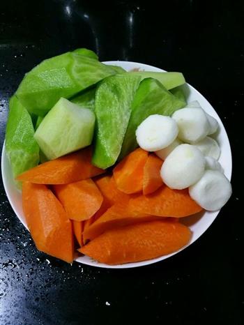青红萝卜龙骨汤怎么做，青红萝卜龙骨汤怎么做好吃，青红萝卜龙骨汤做法