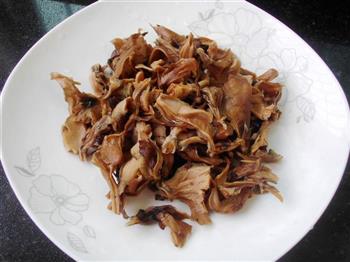 灰树花鲍鱼排骨汤怎么做，灰树花鲍鱼排骨汤怎么做好吃，灰树花鲍鱼排骨汤做法