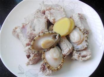 灰树花鲍鱼排骨汤怎么做，灰树花鲍鱼排骨汤怎么做好吃，灰树花鲍鱼排骨汤做法