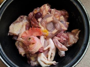 药材鸡汤怎么做，药材鸡汤怎么做好吃，药材鸡汤做法
