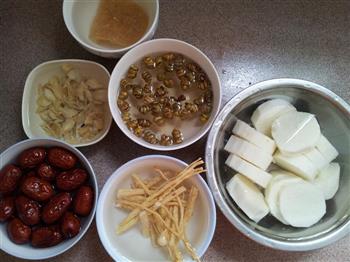 药材鸡汤怎么做，药材鸡汤怎么做好吃，药材鸡汤做法