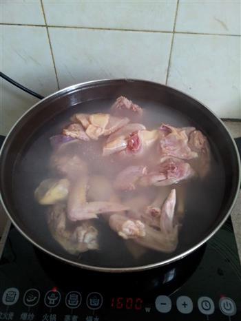 药材鸡汤怎么做，药材鸡汤怎么做好吃，药材鸡汤做法