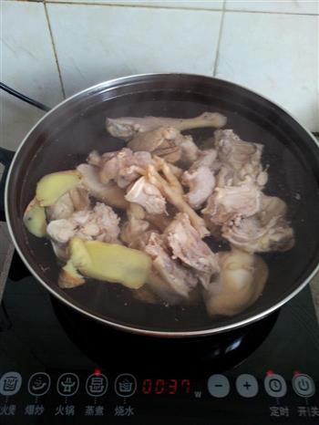 药材鸡汤怎么做，药材鸡汤怎么做好吃，药材鸡汤做法