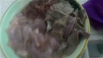 枸杞叶粉肠猪肝瘦肉汤怎么做，枸杞叶粉肠猪肝瘦肉汤怎么做好吃，枸杞叶粉肠猪肝瘦肉汤做法