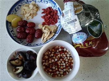 芡实乌鸡汤怎么做，芡实乌鸡汤怎么做好吃，芡实乌鸡汤做法