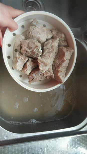 大萝卜炖排骨汤怎么做，大萝卜炖排骨汤怎么做好吃，大萝卜炖排骨汤做法