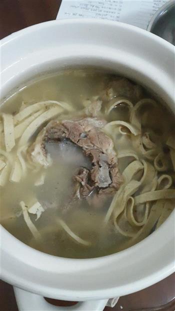 大骨冬笋厚百叶咸肉汤怎么做，大骨冬笋厚百叶咸肉汤怎么做好吃，大骨冬笋厚百叶咸肉汤做法