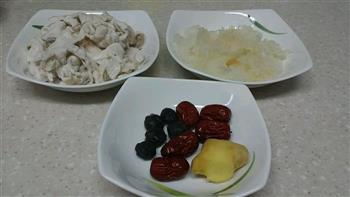 养颜-银耳炖鸡爪怎么做，养颜-银耳炖鸡爪怎么做好吃，养颜-银耳炖鸡爪做法