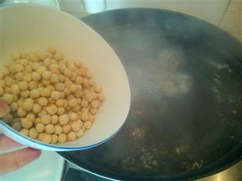 豌豆玉米猪骨汤怎么做，豌豆玉米猪骨汤怎么做好吃，豌豆玉米猪骨汤做法