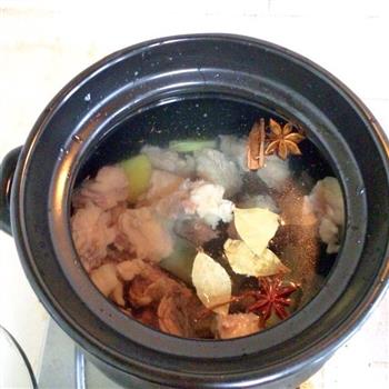 砂锅牛腩汤怎么做，砂锅牛腩汤怎么做好吃，砂锅牛腩汤做法