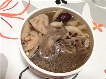 美味猪骨莲藕汤怎么做，美味猪骨莲藕汤怎么做好吃，美味猪骨莲藕汤做法