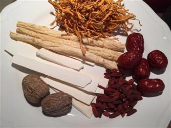 虫草花药膳鸡汤怎么做，虫草花药膳鸡汤怎么做好吃，虫草花药膳鸡汤做法
