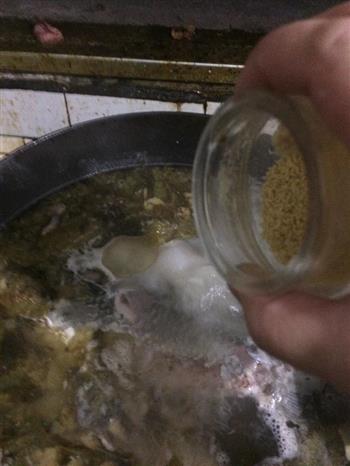 开胃汤-酸菜鲫鱼汤怎么做，开胃汤-酸菜鲫鱼汤怎么做好吃，开胃汤-酸菜鲫鱼汤做法