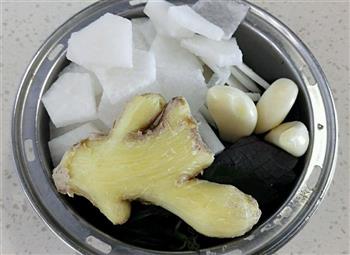 奶白色的鱼头汤怎么做，奶白色的鱼头汤怎么做好吃，奶白色的鱼头汤做法