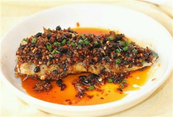 豆豉辣蒸鱼怎么做，豆豉辣蒸鱼怎么做好吃，豆豉辣蒸鱼做法