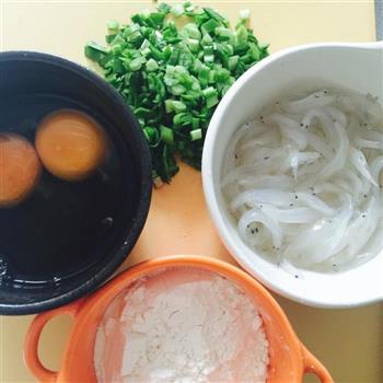 银鱼鸡蛋饼怎么做，银鱼鸡蛋饼怎么做好吃，银鱼鸡蛋饼做法