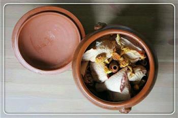 竹荪松茸气锅鸡怎么做，竹荪松茸气锅鸡怎么做好吃，竹荪松茸气锅鸡做法