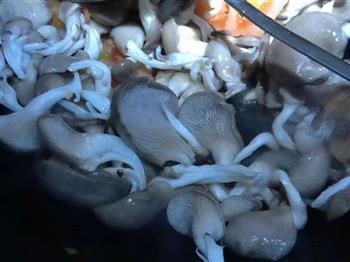 番茄蘑菇肉糕汤怎么做，番茄蘑菇肉糕汤怎么做好吃，番茄蘑菇肉糕汤做法