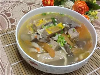 番茄蘑菇肉糕汤怎么做，番茄蘑菇肉糕汤怎么做好吃，番茄蘑菇肉糕汤做法