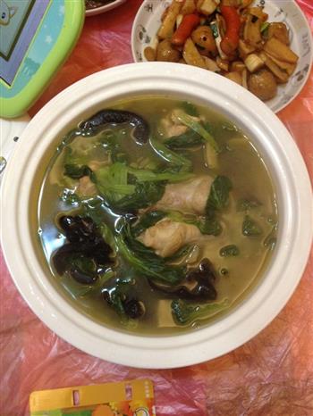 青菜黑木耳鸡腿堡怎么做，青菜黑木耳鸡腿堡怎么做好吃，青菜黑木耳鸡腿堡做法