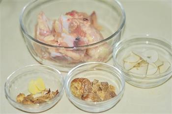 猴头菇海底椰炖鸡汤怎么做，猴头菇海底椰炖鸡汤怎么做好吃，猴头菇海底椰炖鸡汤做法