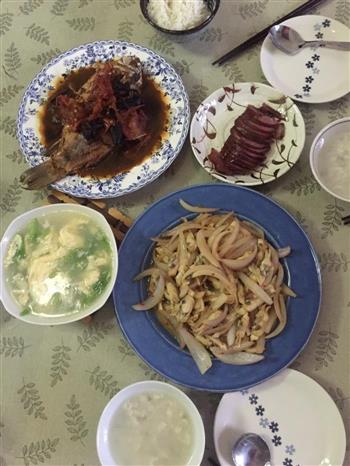 西红柿鲫鱼怎么做，西红柿鲫鱼怎么做好吃，西红柿鲫鱼做法