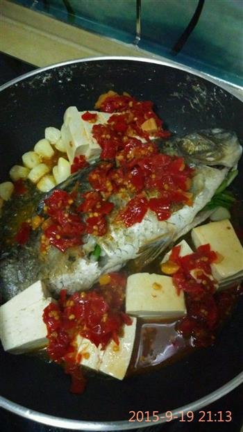 糟辣椒鲫鱼炖豆腐怎么做，糟辣椒鲫鱼炖豆腐怎么做好吃，糟辣椒鲫鱼炖豆腐做法