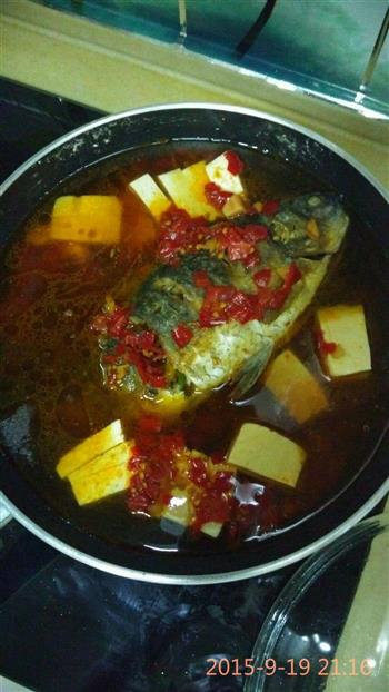 糟辣椒鲫鱼炖豆腐怎么做，糟辣椒鲫鱼炖豆腐怎么做好吃，糟辣椒鲫鱼炖豆腐做法