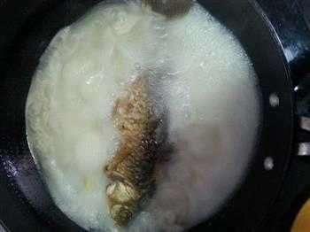 鲫鱼萝卜青豆汤-冬季暖身怎么做，鲫鱼萝卜青豆汤-冬季暖身怎么做好吃，鲫鱼萝卜青豆汤-冬季暖身做法