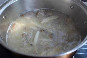 菌汤鱼锅怎么做，菌汤鱼锅怎么做好吃，菌汤鱼锅做法